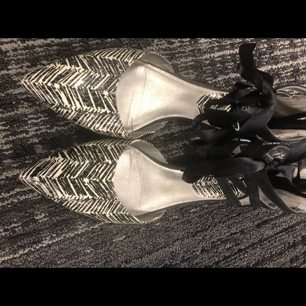 Black and white Audrey Brooke flats! Size 9